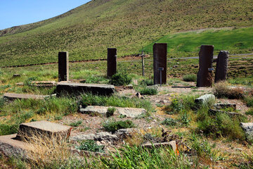 Histórico templo del fuego y cementerio de Qadamgah 