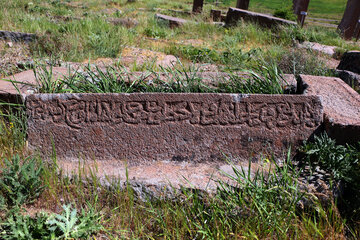 Histórico templo del fuego y cementerio de Qadamgah 