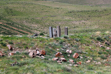 Histórico templo del fuego y cementerio de Qadamgah 