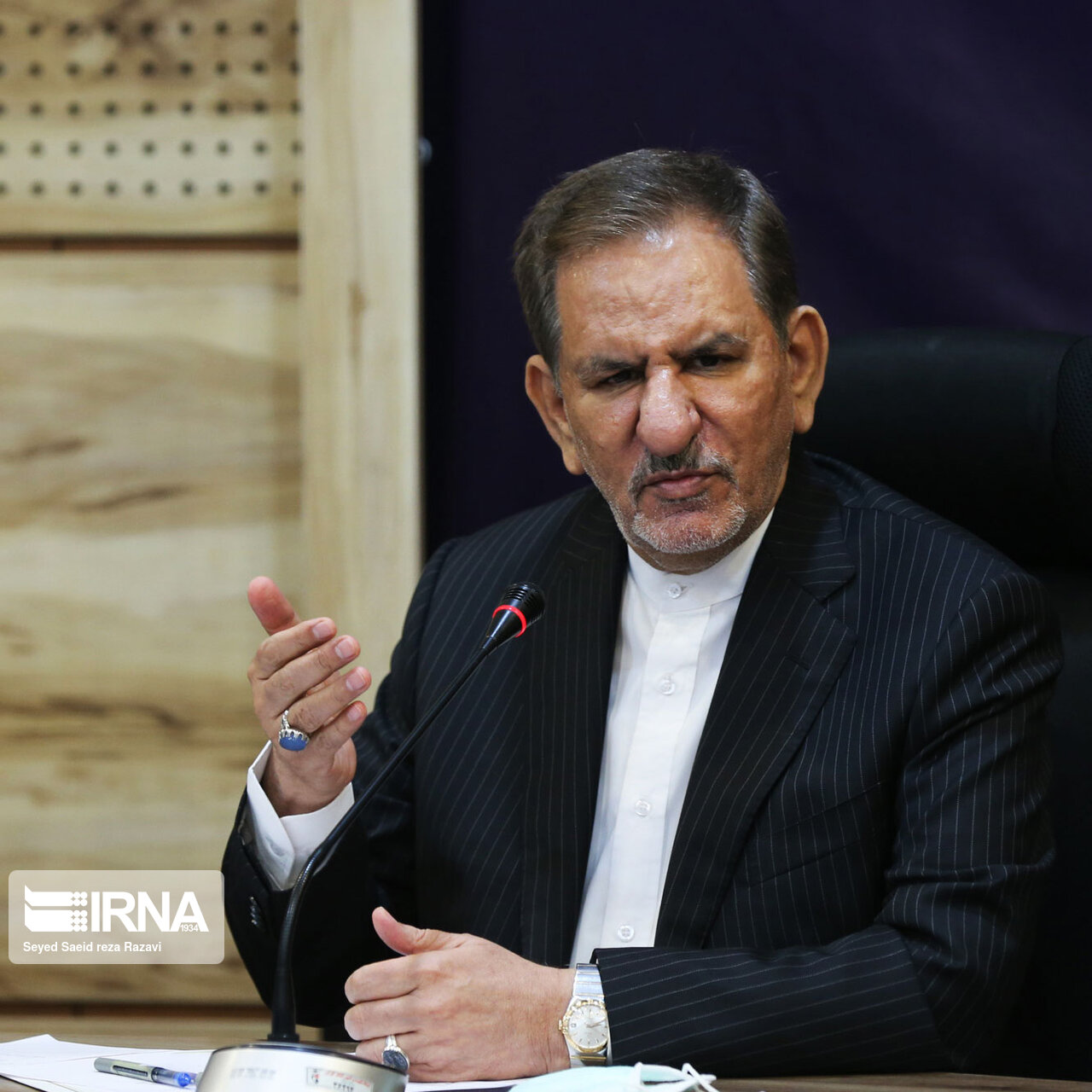 امریکی پابندیوں اور دباؤ کے باوجود؛ ایران کی معیشت ترقی کر رہی ہے: جہانگیری امریکی پابندیوں اور دباؤ کے باوجود؛ ایران کی معیشت ترقی کر رہی ہے: جہانگیری