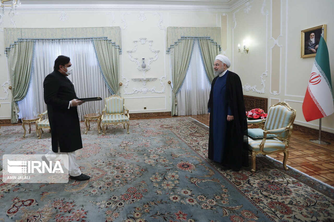 Rouhani urges implementation of Iran-Pakistan agreements