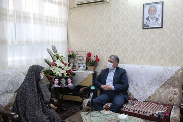 دیدار وزیر فرهنگ و ارشاد اسلامی با خانواده شهیدان خالقی‌پور