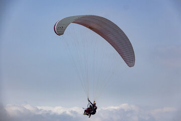 Iran : promenades en parapente dans les plaines de Minoudacht au nord

