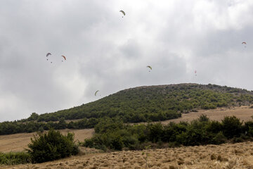 Iran : promenades en parapente dans les plaines de Minoudacht au nord

