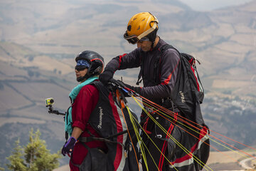 Iran : promenades en parapente dans les plaines de Minoudacht au nord

