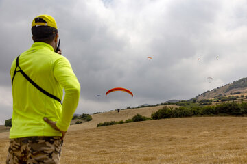 Iran : promenades en parapente dans les plaines de Minoudacht au nord

