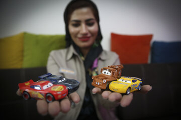 «مریم روحانی» به خاطر علاقه زیاد به خودرو تعدادی ماشین اسباب بازی در منزل خود نگه می دارد