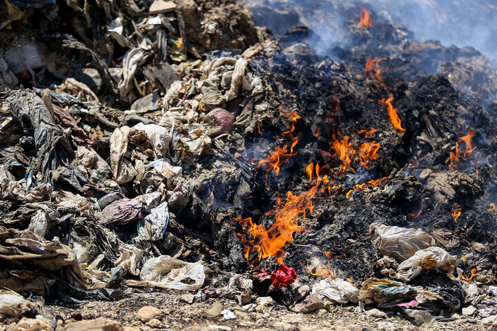 رها سازی زباله های عفونی در حاشیه شهر بجنورد