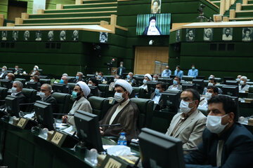 ارتباط تصویری نمایندگان مجلس شورای اسلامی با مقام معظم رهبری