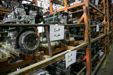 بازدید مدیرعامل شرکت ایران خودرو از کارخانه تولید خودرو صحنه
