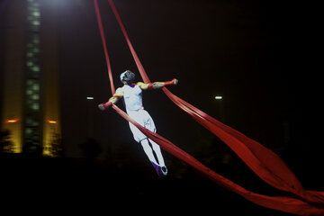 Autocirco Irán-Portugal en la Torre Milad