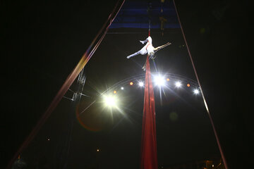 Autocirco Irán-Portugal en la Torre Milad