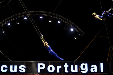 Autocirco Irán-Portugal en la Torre Milad