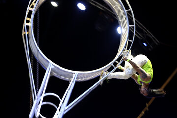 Autocirco Irán-Portugal en la Torre Milad