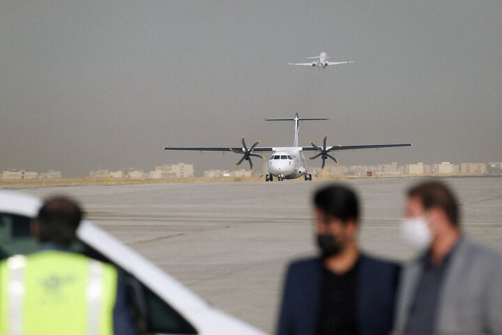 هواپیمای معراج مجبور به ٢ بار فرود اضطراری در مهرآباد شد
