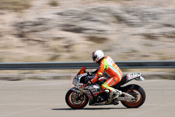 Competición de motociclismo y patinaje sobre ruedas en Tabriz 
