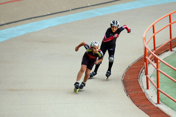 Competición de motociclismo y patinaje sobre ruedas en Tabriz 
