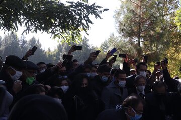 خاکسپاری خسرو آواز ایران