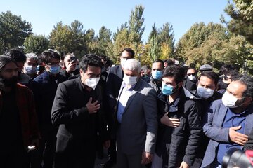 خاکسپاری خسرو آواز ایران