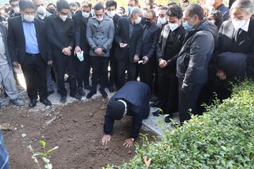خاکسپاری خسرو آواز ایران