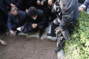 خاکسپاری خسرو آواز ایران
