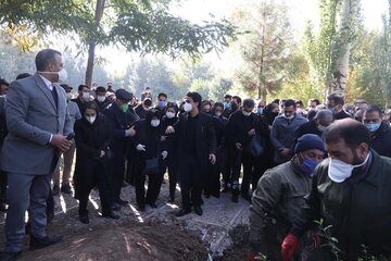 خاکسپاری خسرو آواز ایران
