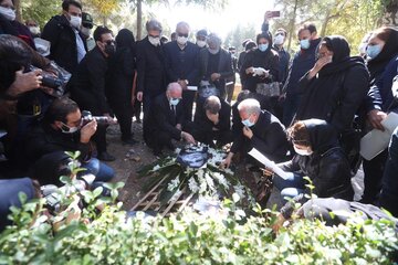 خاکسپاری خسرو آواز ایران