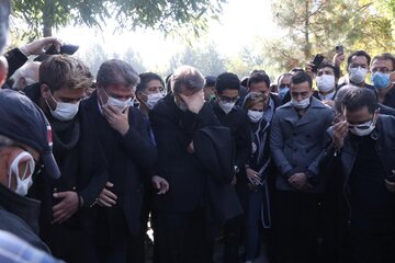 خاکسپاری خسرو آواز ایران