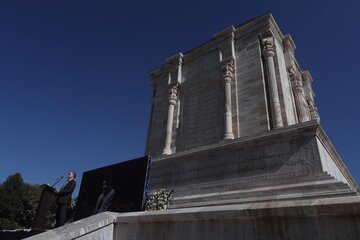 خاکسپاری خسرو آواز ایران