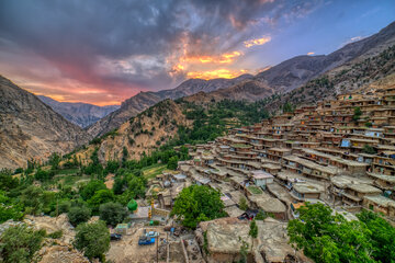 روستای پلکانی «سرآقاسید»