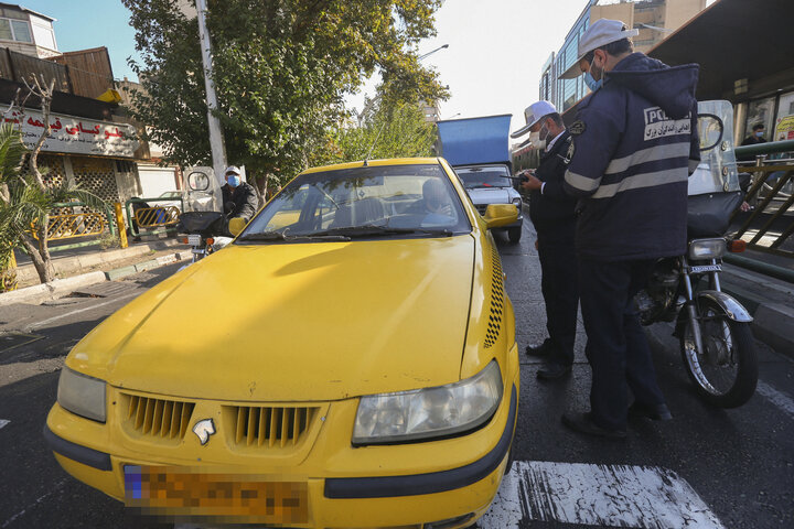 اعمال قانون ۱۲ هزار خودرو در تهران بخاطر توقف در پیاده‌روها