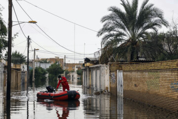 اهواز، همچنان در آب