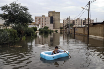 اهواز، همچنان در آب