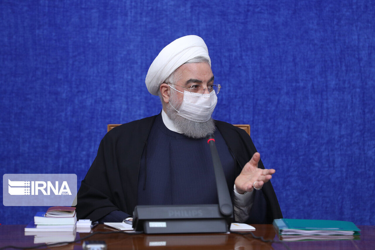 روحانی:با وجود کاهش درآمدهای نفتی صف‌های طولانی و بحران کالا نداشتیم