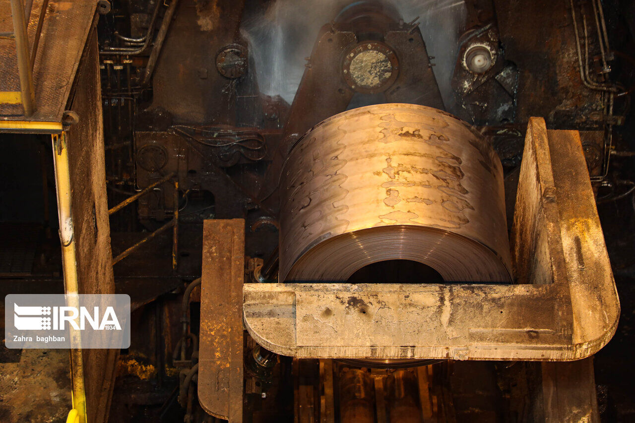 وزیر صمت: فولادسازان محصولاتشان را در بورس عرضه کنند