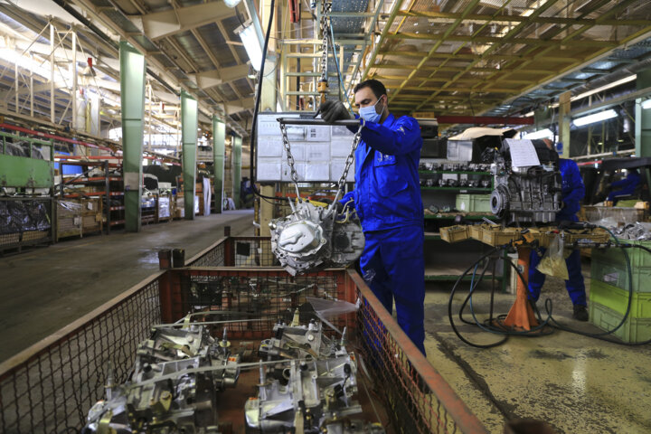 عرضه خودرو در بورس به نفع خودروساز یا خریدار؟