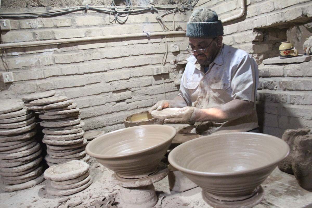۵۶۹ مجوز فعالیت برای فعالان صنایع دستی قزوین صادر و تمدید شد