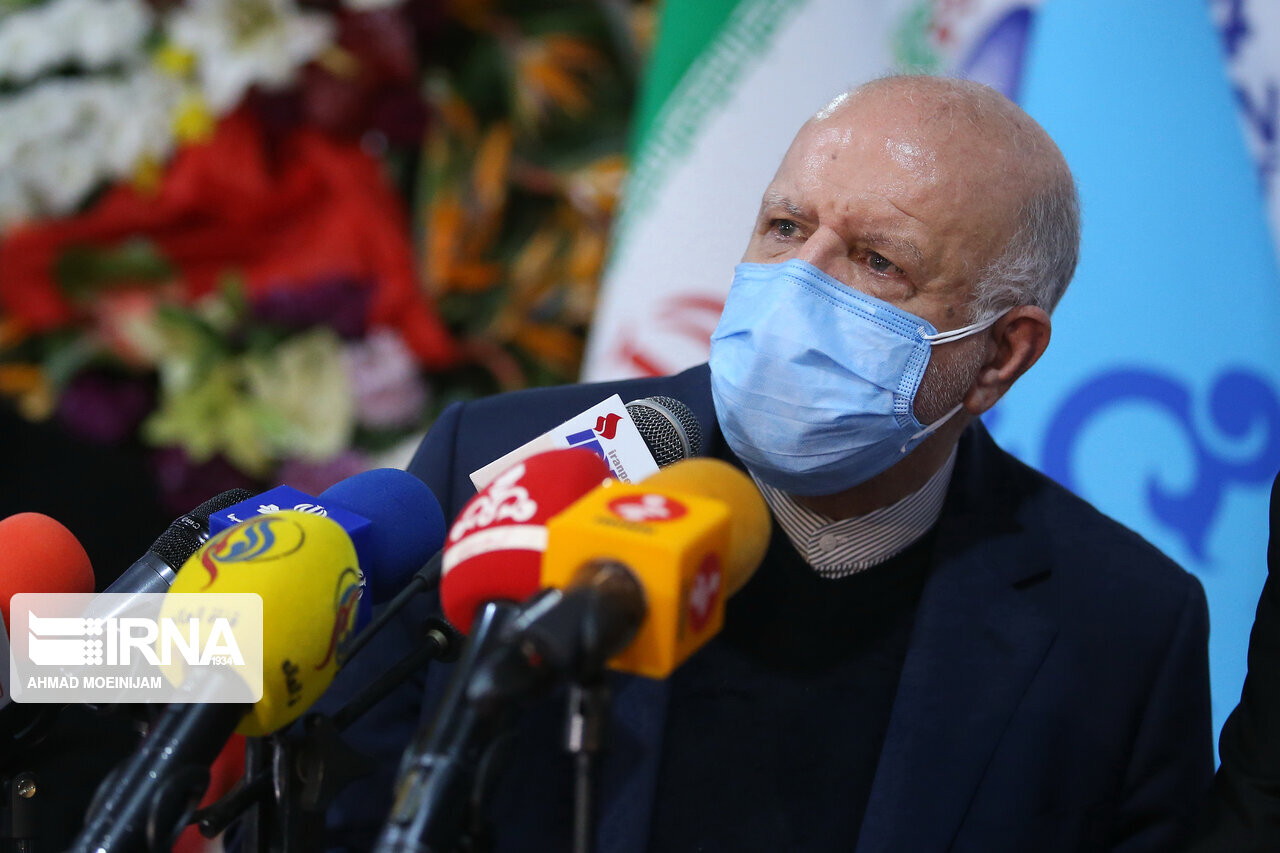 زنگنه:تولید نفت ایران باید به روزانه ۶.۵ میلیون بشکه افزایش یابد زنگنه:تولید نفت ایران باید به روزانه ۶.۵ میلیون بشکه افزایش یابد