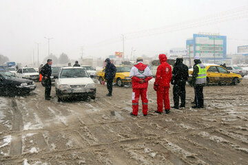 برف باعث مسدود شدن محورهای مواصلاتی خراسان شمالی