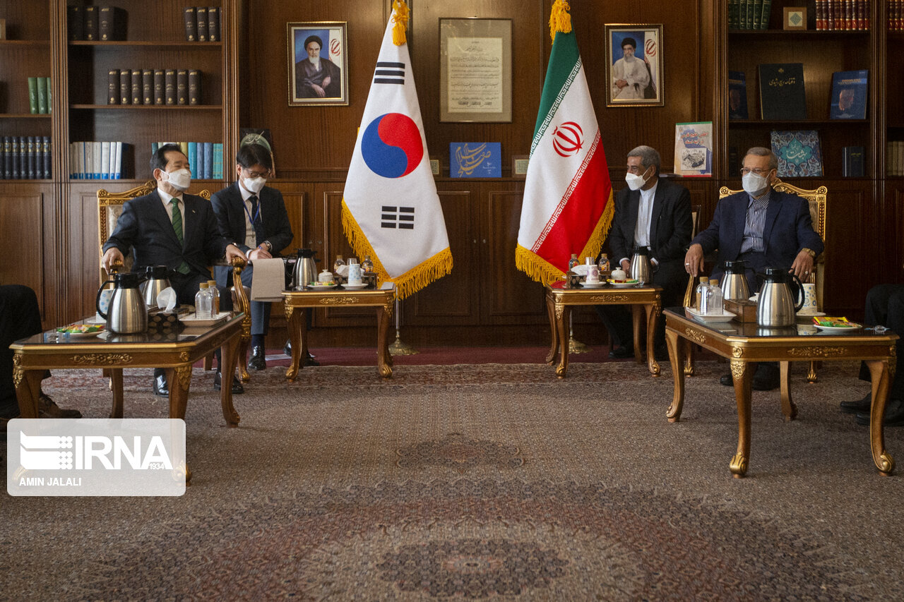 لاریجانی: منابع ایران در کره جنوبی هر چه سریعتر آزاد شود