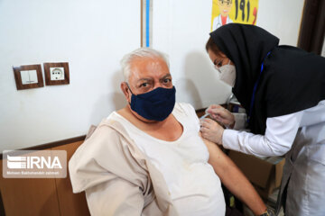 نوبت واکسن کرونا به ۷۰ ساله‌های فارس رسید