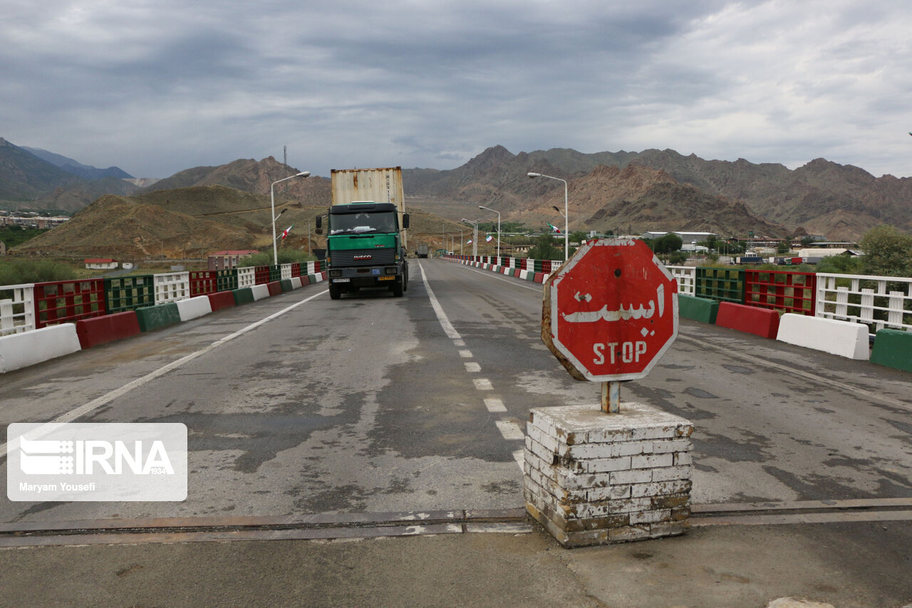 اضافه بار وسایل نقلیه سنگین از علل اصلی تخریب راه‌های زنجان است