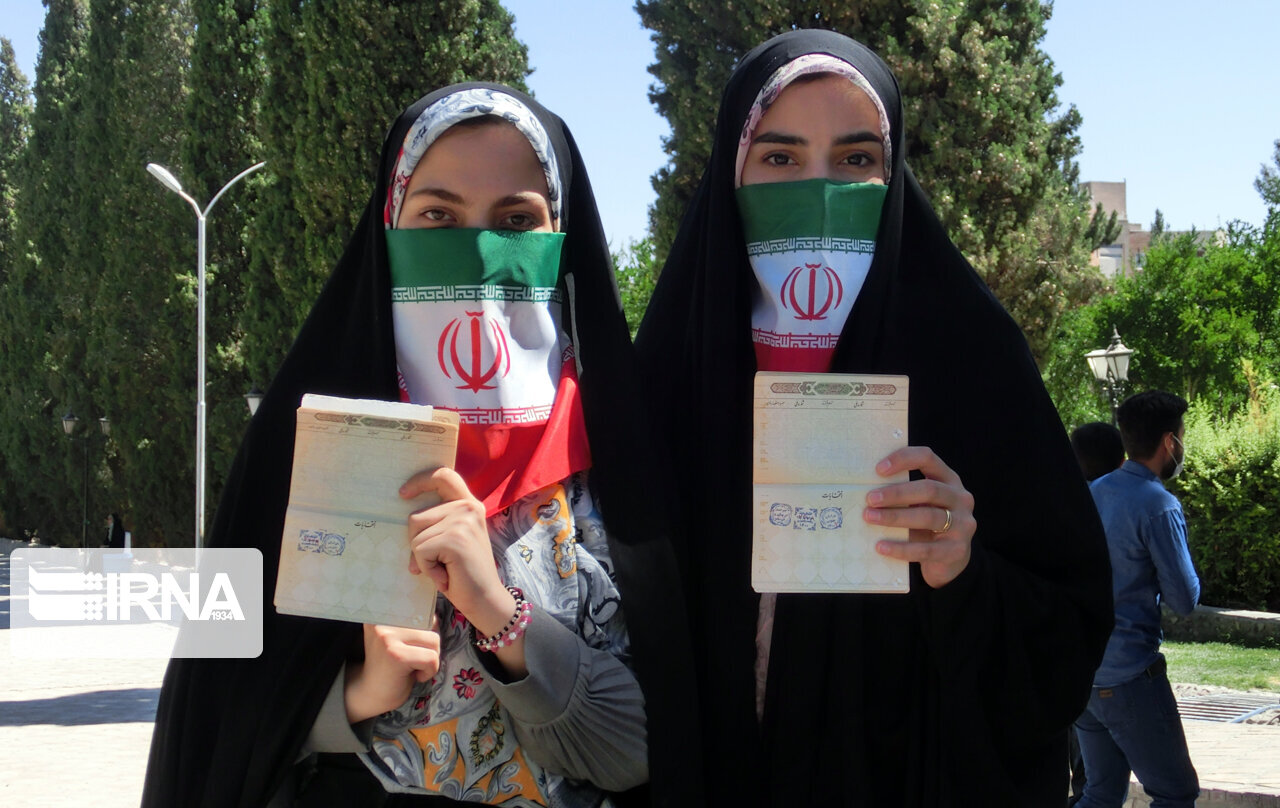 حضور مردم در پای صندوق های رای اقتدار کشور را نشان داد حضور مردم در پای صندوق های رای اقتدار کشور را نشان داد