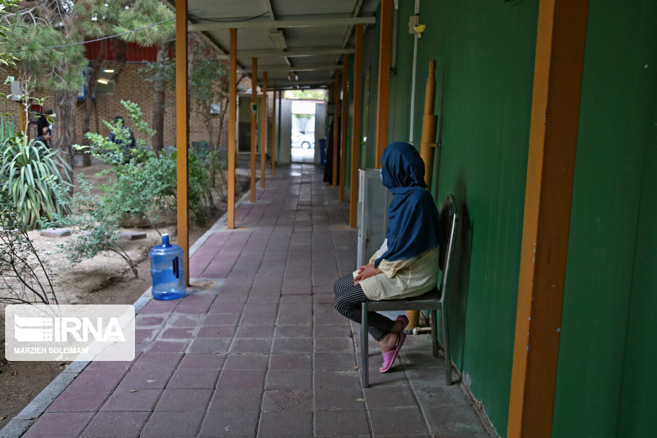 شورای شهر و شهرداری اهواز برای ساخت مرکز زنان بی‌خانمان اقدام کنند