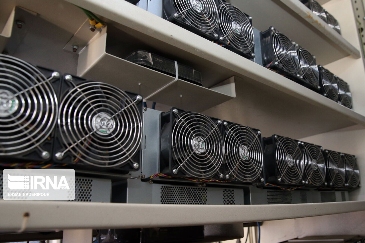 ۱۵ دستگاه استخراج ارز دیجیتال در باغهای سپیدان و اقلید کشف شد ۱۵ دستگاه استخراج ارز دیجیتال در باغهای سپیدان و اقلید کشف شد