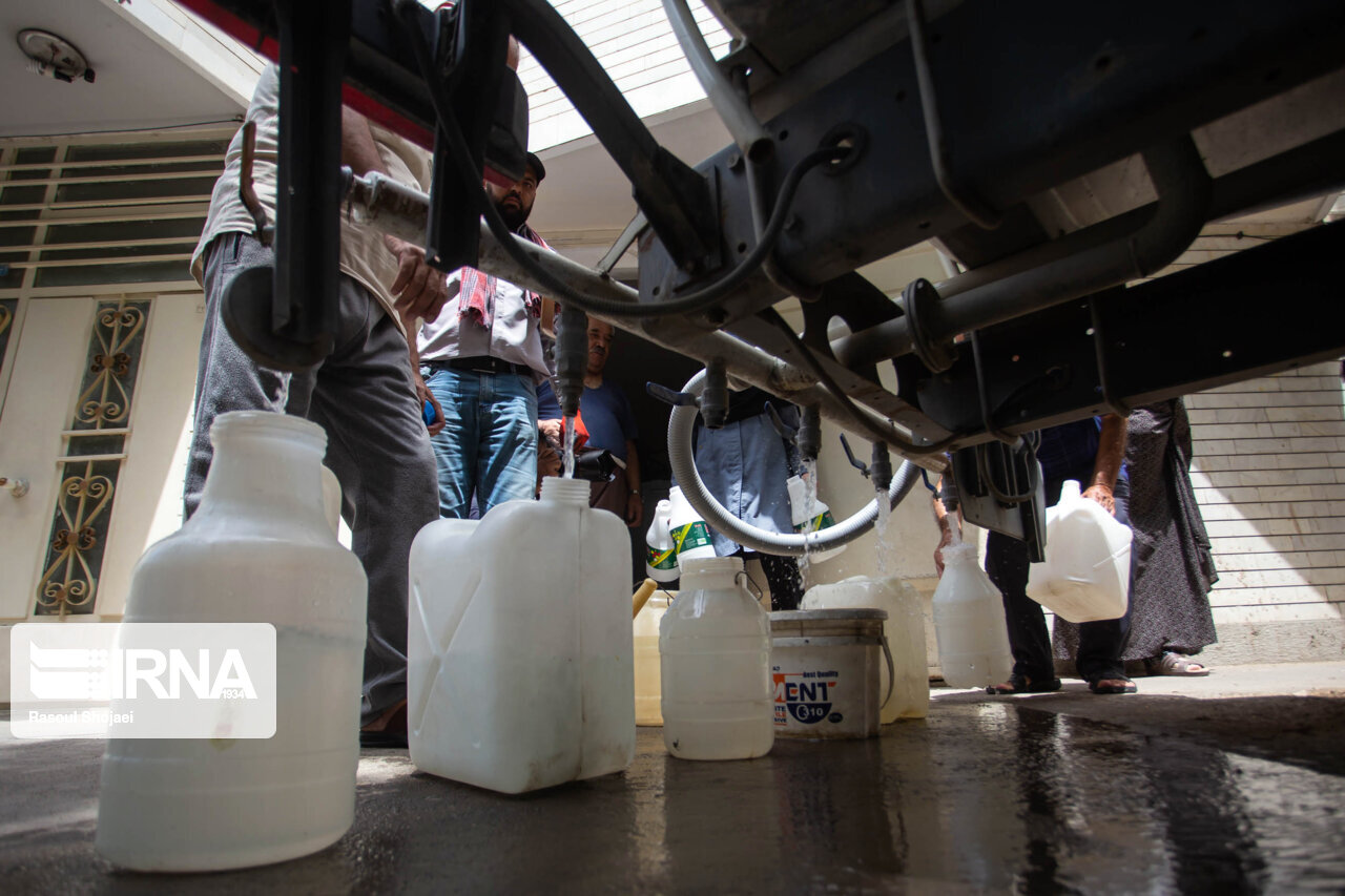 کفشکنی، حفر و اجاره ۹۵ چاه در استان فارس برای تامین آب آشامیدنی  کفشکنی، حفر و اجاره ۹۵ چاه در استان فارس برای تامین آب آشامیدنی