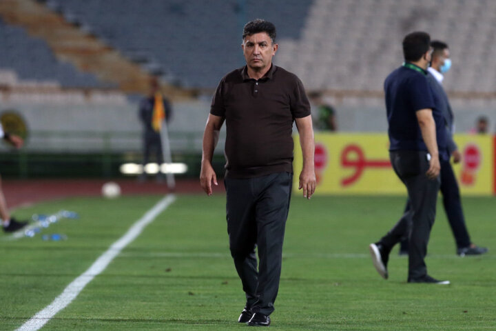 قلعهنویی: VAR را نمیآورند که یکسری معادلات به هم نخورد