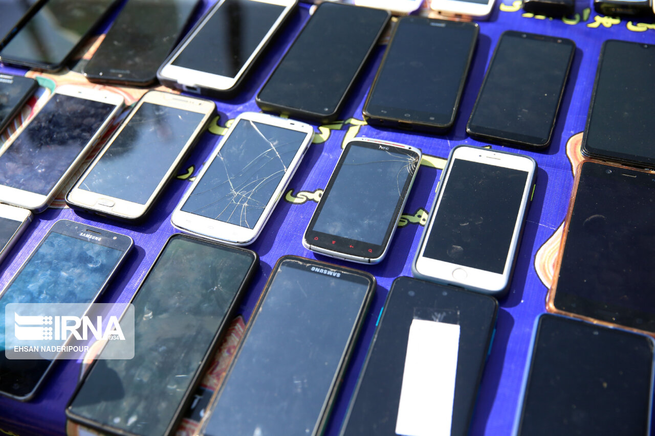 ۱۰۵ گوشی هوشمند سرقتی در هنگ مرزی تایباد کشف شد