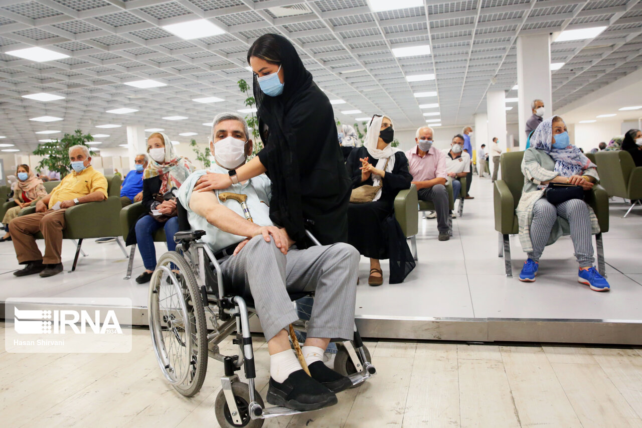 ۳ میلیون و ۷۰۰ هزار تهرانی دز سوم واکسن کرونا را دریافت کردند