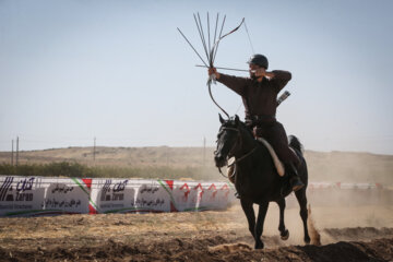 رقابت های بین المللی کمانگیری بر روی اسب